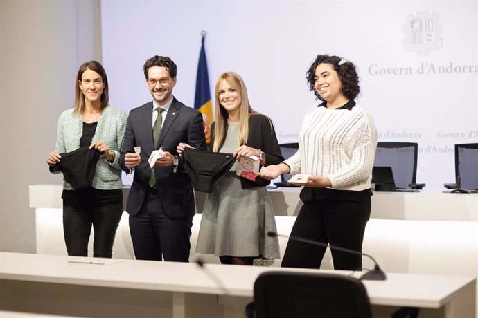 Els Participants En La Roda De Premsa De Presentació De la Campanya