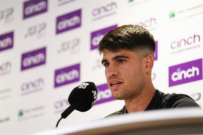 Archivo - 16 June 2024, United Kingdom, London: Spanish tennis player Carlos Alcaraz attends a press conference on day two of the cinch Championships at The Queen's Club, London. Photo: Jordan Pettitt/PA Wire/dpa