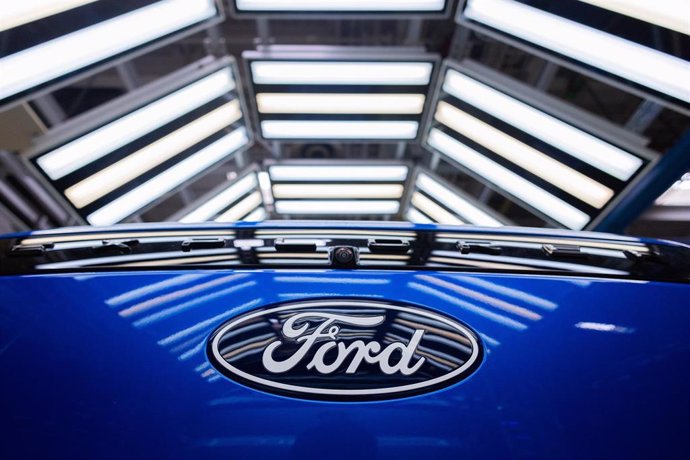 Archivo - FILED - 04 June 2024, Nordrhein-Westfalen, Köln: Ford Explorer electric cars stand in the hall at the start of production. Photo: Rolf Vennenbernd/dpa