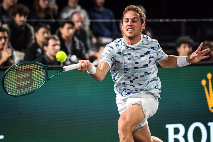 Roberto Carballés durante el Masters 1000 de París-Bercy 2024