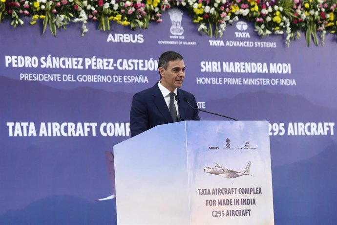 El presidente del Gobierno, Pedro Sánchez, interviene durante un encuentro empresarial, en su visita oficial a la República de la India, a 28 de octubre de 2024, en Vadodara (India).