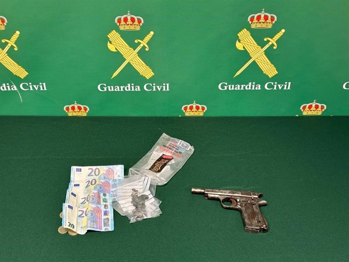 Detenidas en Mutilva dos personas por tenencia ilícita de armas y tráfico de drogas