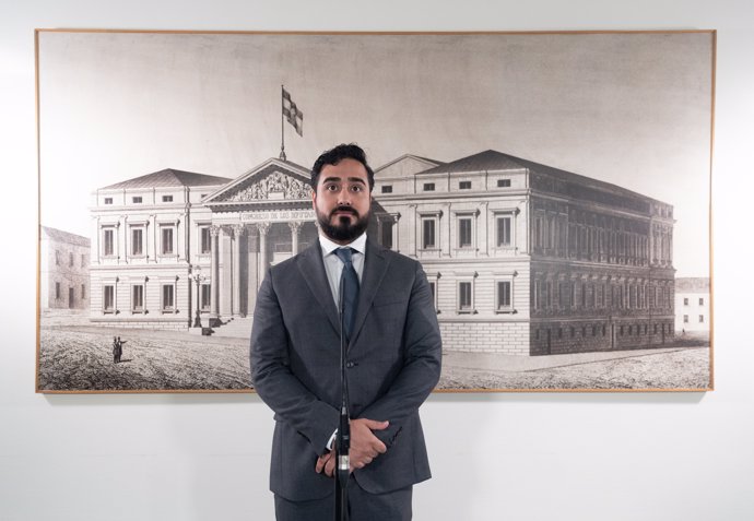 El eurodiputado electo Luis 'Alvise' Pérez Fernández, líder de la agrupación Se Acabó la Fiesta, ofrece una rueda de prensa tras el acto de acatamiento a la Constitución de los candidatos proclamados electos tras las elecciones al Parlamento Europeo, en 