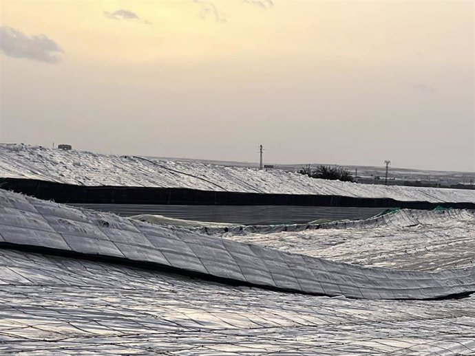 Un invernadero desplomado en El Ejido (Almería) a causa de la tormenta de granizo, lluvia y viento.