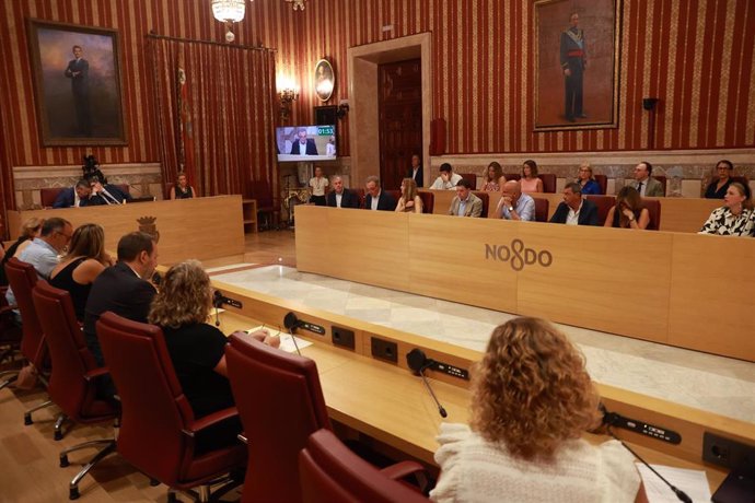 Archivo - Vista general del salón Colón del Ayuntamiento de Sevilla, donde se celebra el pleno 