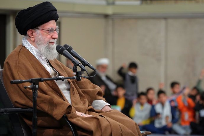 27 October 2024, Iran, Tehran: Iranian Supreme Leader Ayatollah Ali Khamenei speaks during a meeting in Tehran. On October 26, Daniel Hagari, spokesperson for the Israel Defense Forces (IDF), confirmed that the Israeli Army carried out precise strikes on 