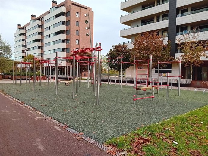 El Ayuntamiento de Vitoria concluye las obras del nuevo espacio de calistenia del barrio de Salburua