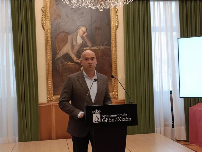 El portavoz de Gobierno del Ayuntamiento de Gijón, Jesús Martínez Salvador, en rueda de prensa en el Consistorio gijonés.