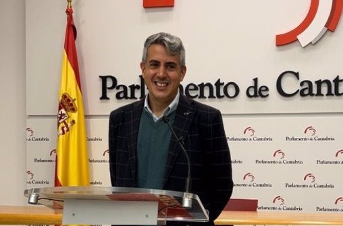 El secretario general del PSOE de Cantabria y portavoz parlamentario, Pablo Zuloaga