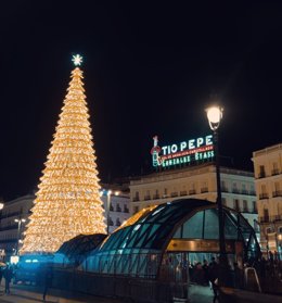 Archivo - Árbol de Navidad en la Puerta del Sol de Madrid