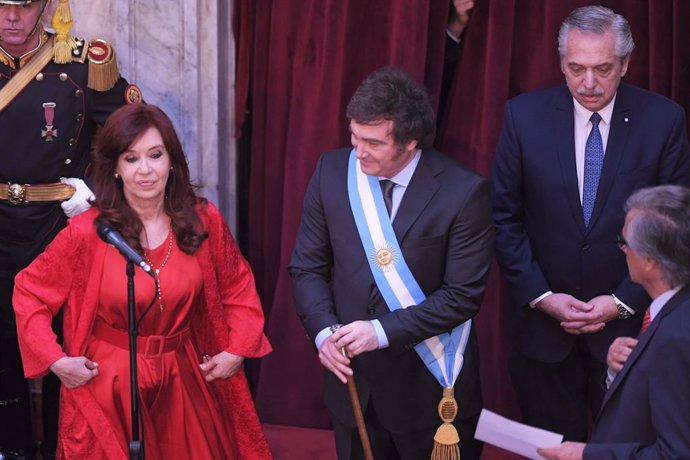 Archivo - Cristina Kirchner junto al presidente Javier Milei  