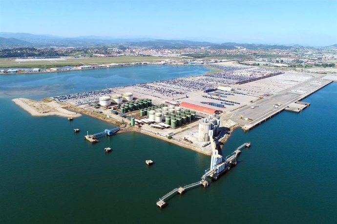 Archivo - Puerto de Santander. Muelle de Raos 9