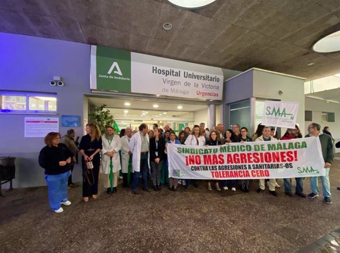 El Sindicato Médico de Málaga en una concentración de médicos tras la agresión a una facultativa