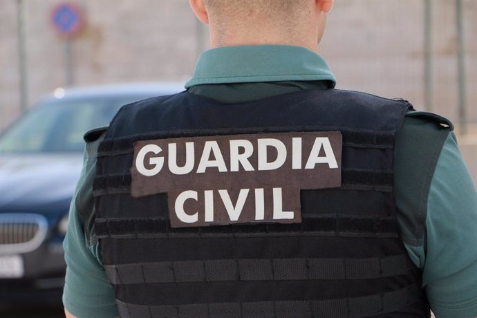 Archivo - Un agent de la Guàrdia Civil