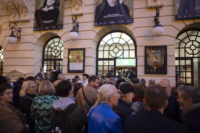 Archivo - Entrada para la proyección de una película del festiva en el Gran Teatro de Huelva.