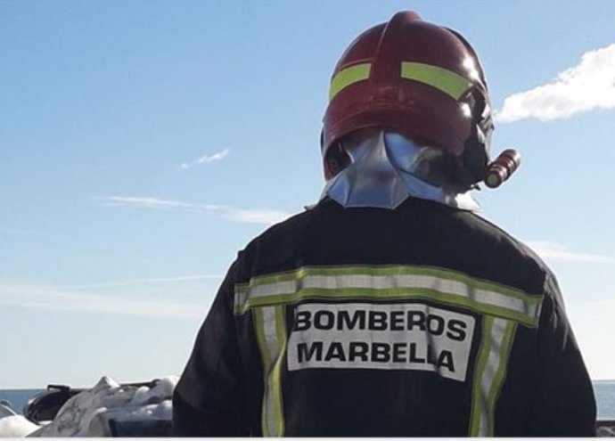 Archivo - Imagen de archivo de un bombero de Marbella