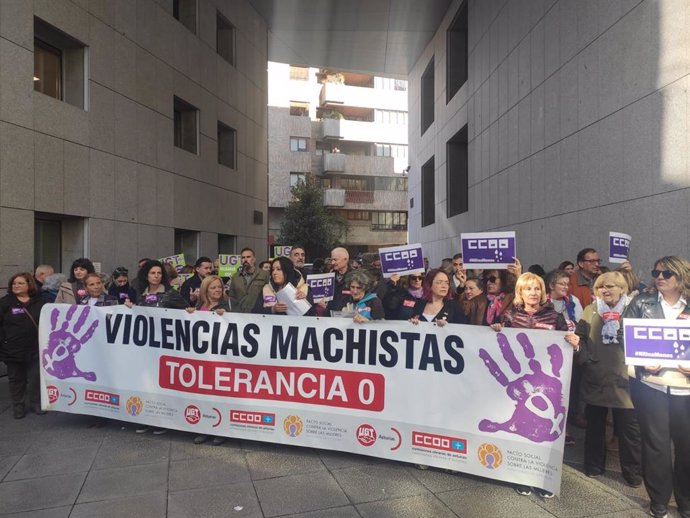 Concentración contra las violencias machistas de CCOO y UGT