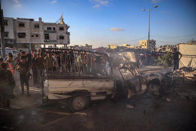 Daños causados por un bombardeo del Ejército de Israel en los alrededores de la ciudad de Jan Yunis, en el sur de la Franja de Gaza (archivo)