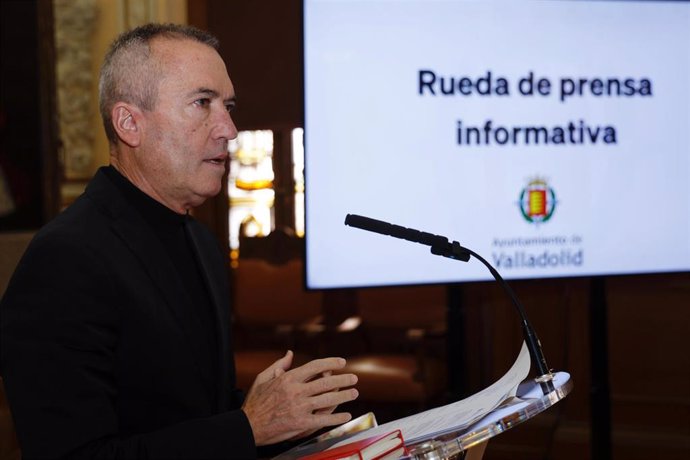 El concejal de Urbanismo y Vivienda, José Ignacio Zarandona, en rueda de prensa.