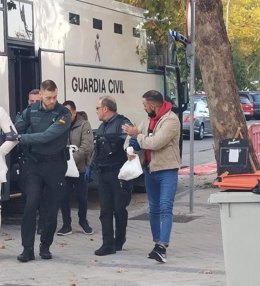 El acusado de matar a su pareja en un rito esotérico llega a la Audiencia de Madrid