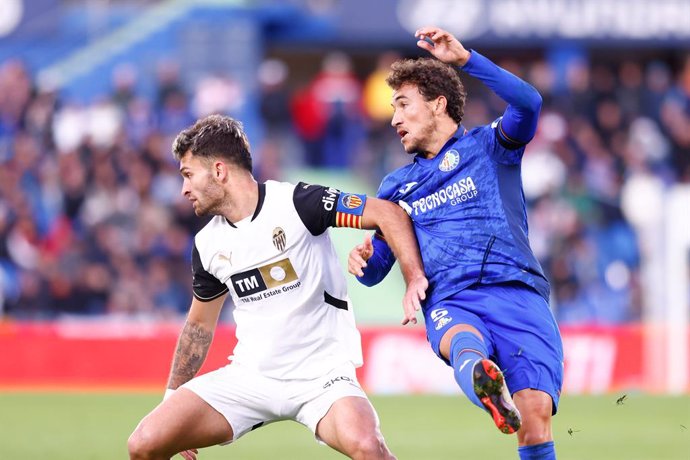 Luis Milla of Getafe CF and Hugo Duro of Valencia in action during the Spanish League, LaLiga EA Sports, football match played between Getafe CF and Valencia CF at Coliseum de Getafe stadium on October 27, 2024, in Getafe, Spain.
