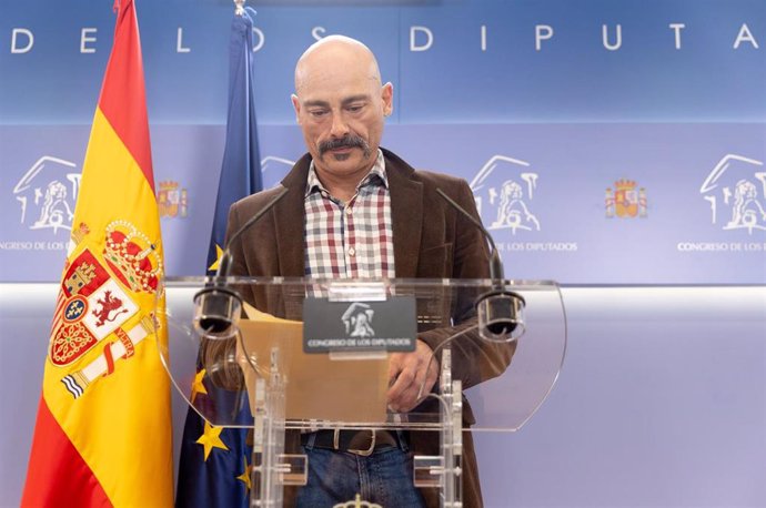 El diputado de Sumar Txema Guijarro durante una rueda de prensa posterior a la reunión de la Junta de Portavoces, en el Congreso de los Diputados, a 29 de octubre de 2024, en Madrid (España).