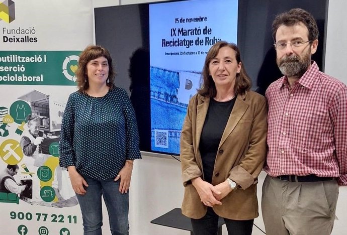 De izquierda a derecha, la encargada del área ambiental de la Fundación Deixalles, Maria Suau, la directora insular de Residuos, Margalida Roig, y el director de la Escuela Superior de Diseño de Baleares, Miquel Oliver.