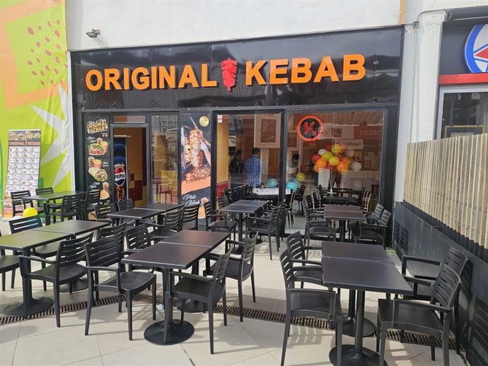 Los Arcos amplía su oferta de restauración con la apertura de Original Kebab, referente en comida rápida turca.