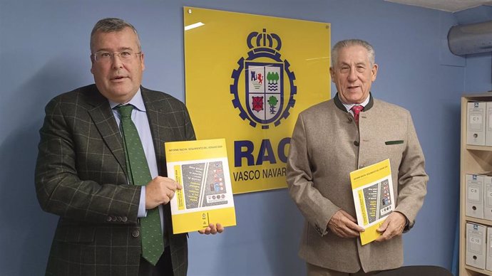 El presidente del RACVN, Pedro Martínez de Artola, y el director gerente del club automovilista, Eduardo Martínez, han presentado el Informe Balance del Verano 2024 del RACVN