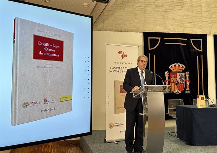 El presidente del Consejo Consultivo de Castilla y León, Agustín Sánchez de Vega, en la presentación del libro 'Castilla y León: 40 años de autonomía'.