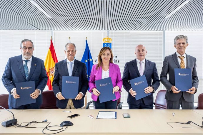 Firma del acuerdo con los cuatro colegios oficiales de abogados de Canarias