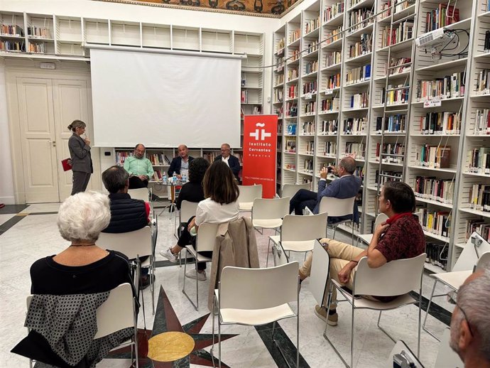 Presentación en el Instituto Cervantes de Nápoles del documental de la Diputación de Cádiz sobre Rafael Alberti.