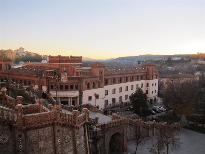 Archivo - Vista de Teruel y escalinata del Óvalo