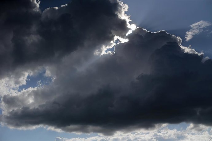Archivo - Nubes de tormenta en la comarca de Sarria, a 2 de junio de 2023, en Lugo, Galicia (España).