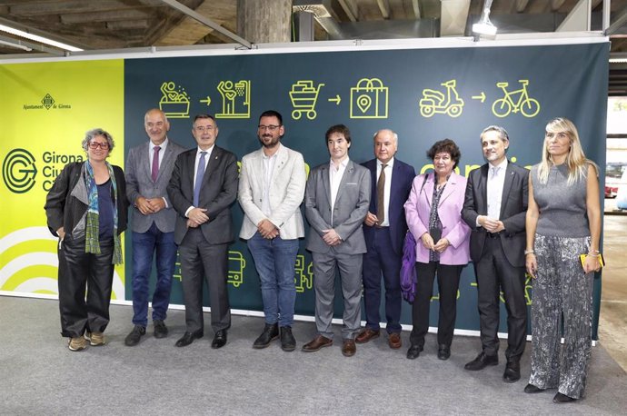 Participantes en la inauguración de la 62 Fira de Mostres de Girona este martes