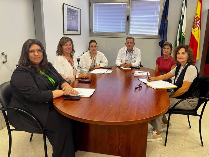 Representantes de UGT se reúne con el director gerente del Hospital Universitario Poniente en El Ejido (Almería).