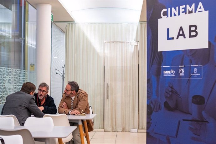 Participantes en el laboratorio de proyectos de largometrajes de ficción o documental Cinema Lab en Córdoba.