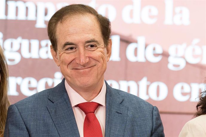 Archivo - El presidente de Mapfre, Antonio Huertas, durante la clausura de la jornada ‘Impacto de la igualdad de género en el crecimiento empresarial’, en la Cámara de España, a 4 de julio de 2024, en Madrid (España).