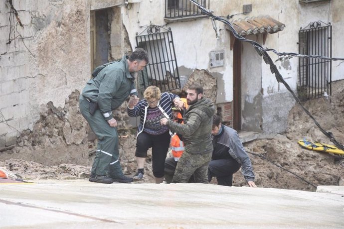 Servicios de Emergencias desplegados en el Meteocam rescatan a una persona en Letur.