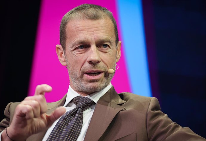 Archivo - FILED - 31 January 2024, Hamburg: UEFA President Aleksander Ceferin speaks during a panel discussion at the industry conference SpoBis. Photo: Christian Charisius/dpa