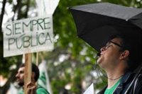 Sindicatos cifran el seguimiento de la huelga en un 76% en Secundaria y un 65% en Primaria y Comunidad lo rebaja al 18%