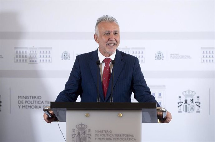 El ministro de Política Territorial y Memoria Democrática, Ángel Víctor Torres, en una rueda de prensa.