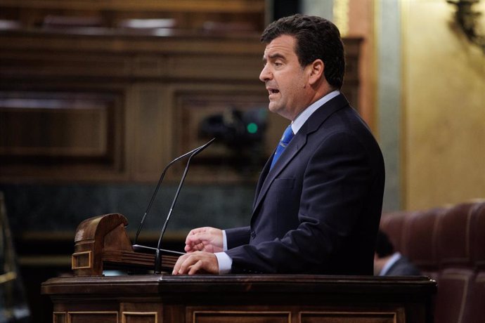 Archivo - El diputado de VOX Ricardo Chamorro durante una interpelación en una sesión de control al Gobierno, en el Congreso de los Diputados, a 17 de mayo de 2023, en Madrid (España).