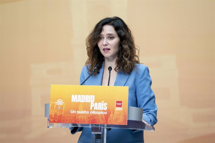 Archivo - La presidenta de la Comunidad de Madrid, Isabel Díaz Ayuso, interviene durante la presentación de los deportistas madrileños preseleccionados para participar en los Juegos Paralímpicos de París, en la Real Casa de Correos, a 15 de abril de 2024,