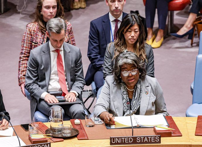 Archivo - 27 September 2024, US, New York: US Permanent Ambassador to UN Linda Thomas-Greenfield (R) speaks during a Security Council meeting during the 79th UN General Assembly in New York. Photo: Bianca Otero/ZUMA Press Wire/dpa