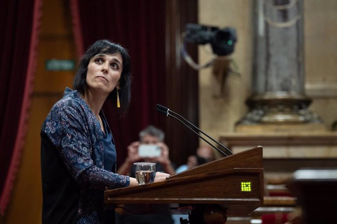 Archivo - La diputada de Aliança Catalana, Sílvia Orriols, interviene durante una sesión plenaria, en el Parlament de Catalunya, a 25 de julio de 2024, en Barcelona, Catalunya (España)