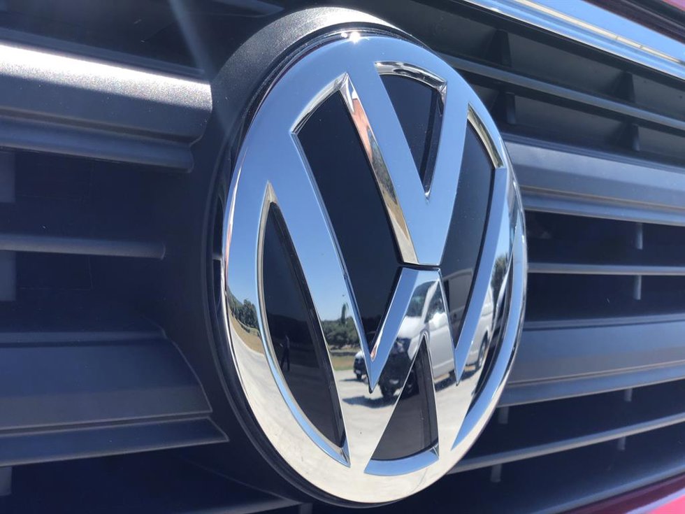 Archivo - Logotipo de Volkswagen