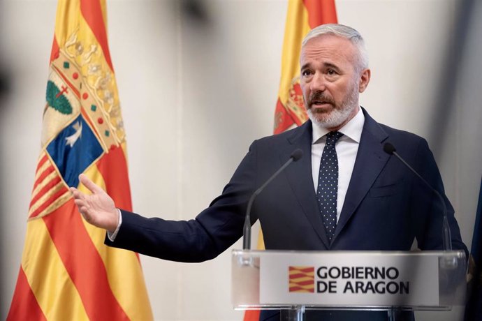 Archivo - El presidente del Gobierno de Aragón, Jorge Azcón, en una rueda de prensa.