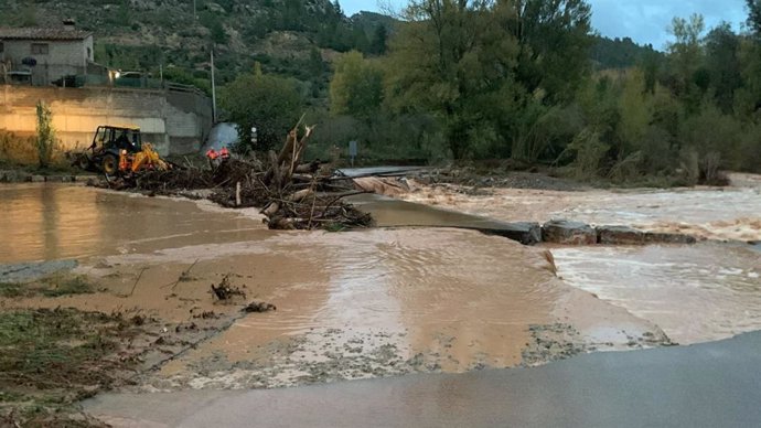 Inundación en la carretera entre Odón y Blancas, en Teruel.