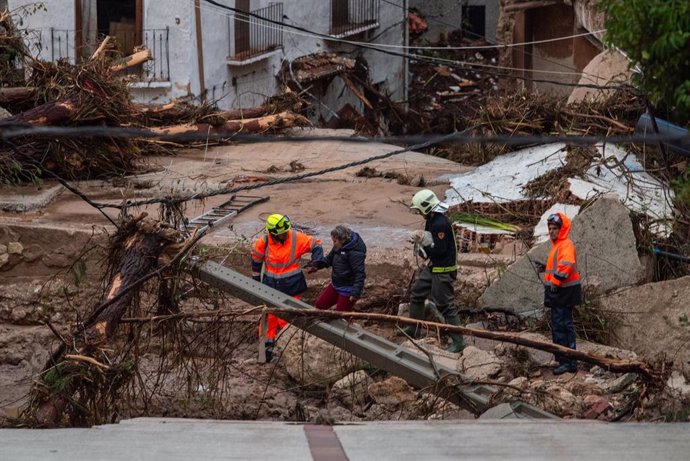 Varios servicios de emergencias ayudan en las labores de rescate, a 29 de octubre de 2024, en Letur, Albacete, Castilla-La Mancha